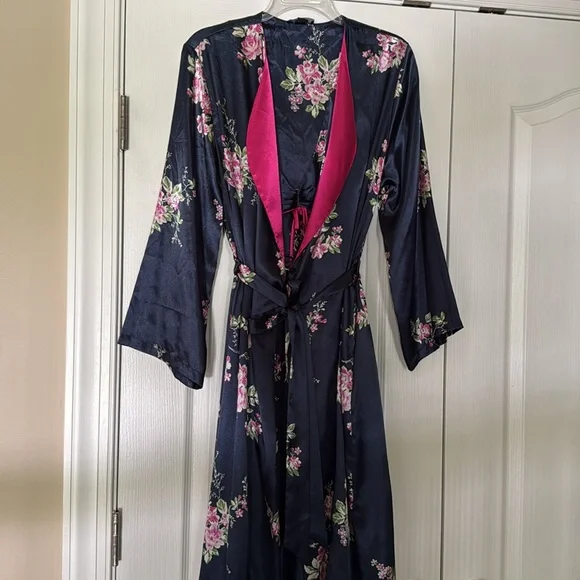 🌸 Jones New York Floral Satin Robe 🌸 - Picture 2 of 9